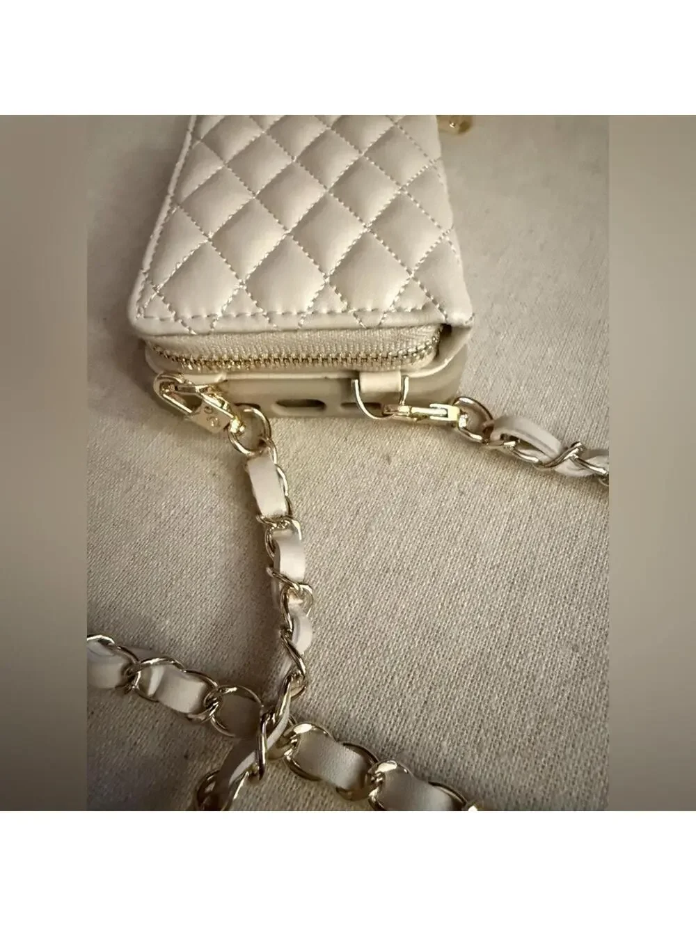 Custype quilted cream iPhone 15 pro Max Crossbody Case w sunglass case NWOT
